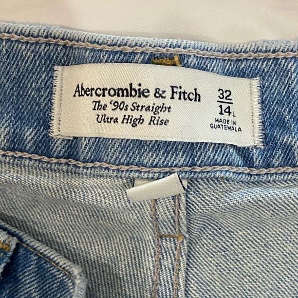 Never Used Abercrombie High Waisted Jeans - Picture 2 of 6